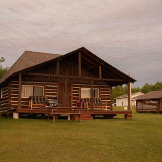 Cabin #7 porch and entrance